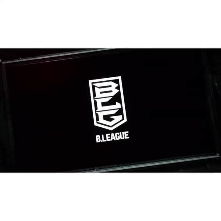DirtyOrangeのインスタグラム：「B.LEAGUE 2017-2018 SEASON テーマソングにFlowBackの新曲「BREAKOUT」 私とHIROさん(@hiro777com )で作らせて頂きました！ もう個人的にはバスケをこよなく愛しているので、こういった形で携われたことをとても光栄に思います…！⛹️⛹️‍♀️ 是非チェックしてみて下さい。よろしくお願い致します🏀 . . . . . . #works #flowback #breakout #bleague #dirtyorange #hiro #prod #digz #basketball」