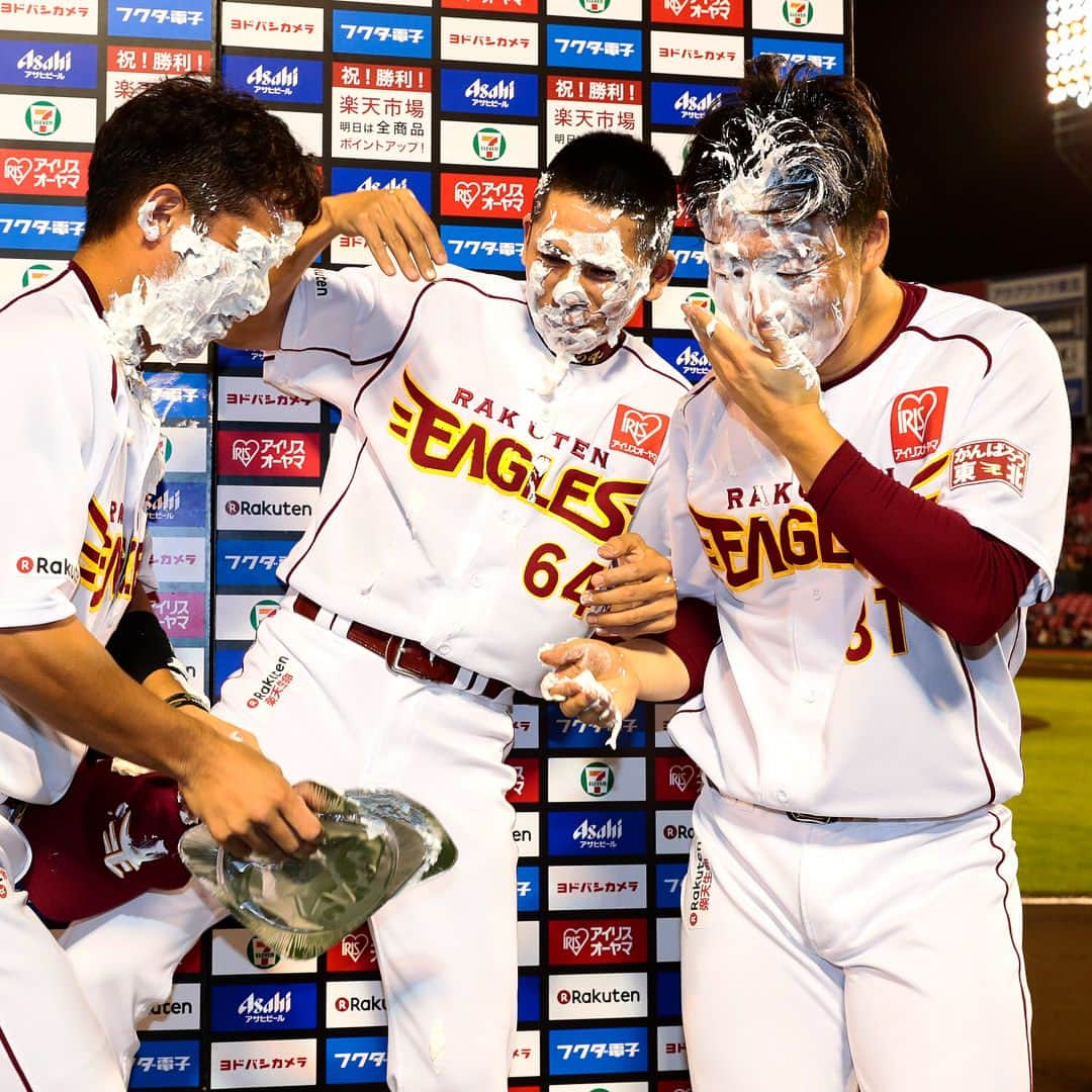 東北楽天ゴールデンイーグルスさんのインスタグラム写真 - (東北楽天ゴールデンイーグルスInstagram)「⚾️ 仲間たちによる完璧な祝福でした😂😂😂 結末からお見せします🎂🎂🎂 #rakuteneagles #美馬学 #阿部俊人 #福山博之 #松井裕樹 #ファンの声援が選手のチカラになる」9月19日 22時30分 - rakuten_eagles