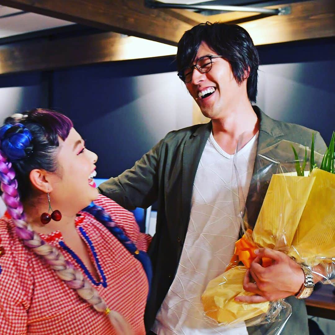 TBS「カンナさーん！」さんのインスタグラム写真 - (TBS「カンナさーん！」Instagram)「礼さん、本当にお疲れ様でした！ 直美さんが花束持ってサプライズしてくれて、 要さん大喜びでした^ ^ #カンナさーん #2年後には全部笑い話にしてやろうぜ #オールアップ #もう一度結婚してください」9月19日 22時55分 - kannasaaan_tbs