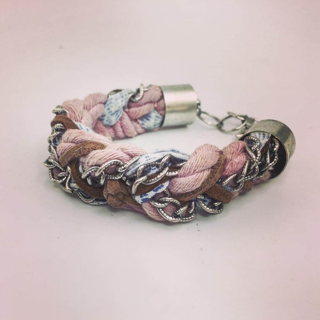 のインスタグラム：「Fabric, leather, chain - is there any better combination? #bracelet #fashionbuyer #instafashion #fashionista #clothingbuyer #clothesforsale #currentlywearing #shopping #clothes #buyerslife #womensclothing #jewelry #accessoriesaddict #obsessed #jewelrydesigner #highfashion #fashion #style #fashionshow #model #look」