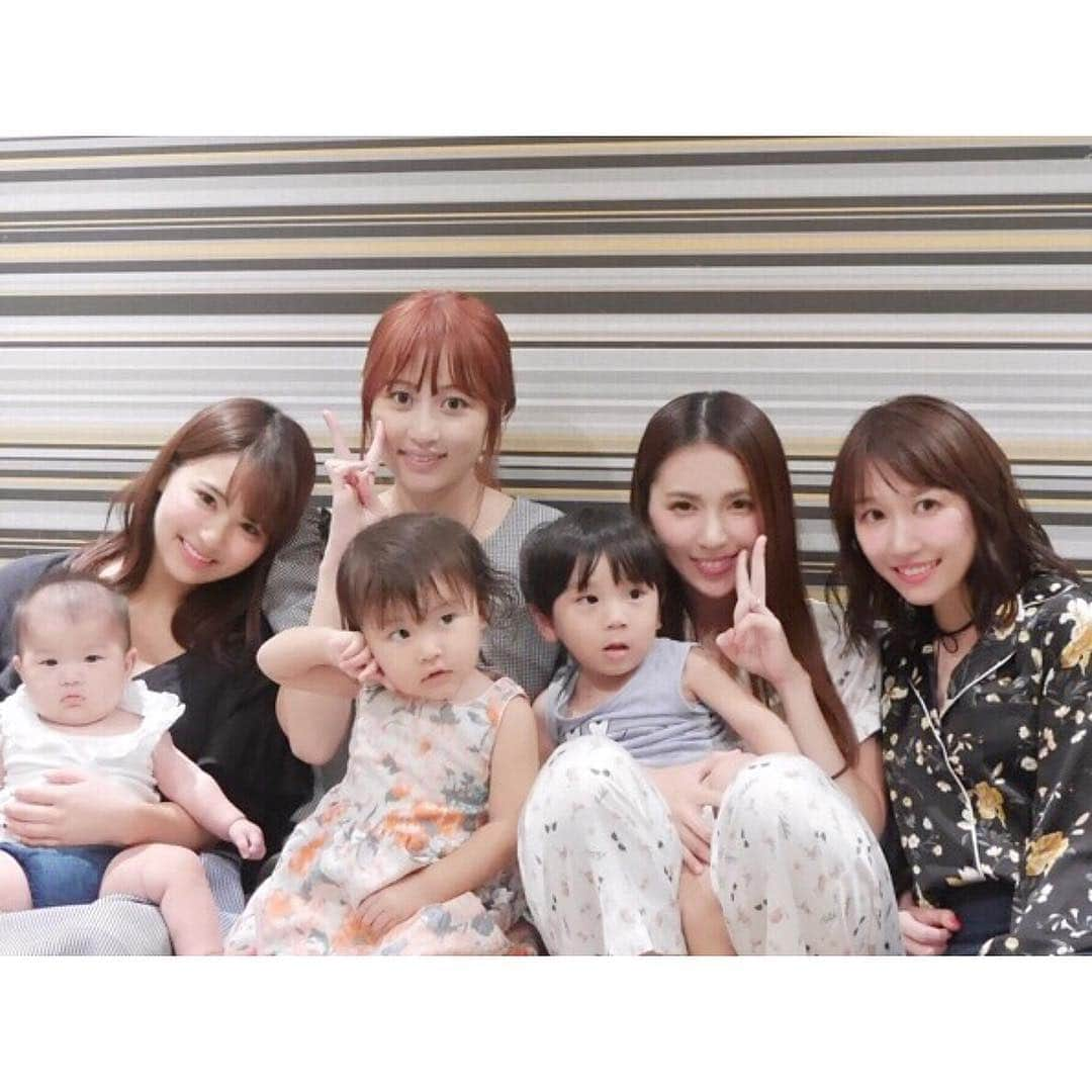 浦野一美さんのインスタグラム写真 - (浦野一美Instagram)「👩‍👩‍👦‍👦👩‍👩‍👧🚼. AKBに入って お仕事に夢中だった二十代 青春を謳歌し過ぎたのか 婚活というものをしてこなかった代償は案外大きいものの こんなに良い仲間ができて 幸せだよ本当に😭  #baby#akb48#teamb#平嶋夏海#菊地あやか#小森美果」9月20日 9時28分 - cindy.cinderella