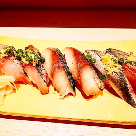 魚がし日本一さんのインスタグラム写真 - (魚がし日本一Instagram)「. 職人の手さばきや旬の珍しい魚を目の前に、 お一人様でも、 もちろんお二人様でも 時を忘れてお楽しみいただけます🍶 . お待ちしております🐟✨ . #魚がし日本一 #寿司 #鮨 #すし  #sushi #築地 #築地直送 #江戸前寿司 #個室 #貸切 #お持ち帰り  #立ち食い  #マグロ  #tuna  #日本酒  #新鮮  #職人  #魚  #japan  #jananesefood  #池袋  #新宿  #渋谷  #新橋  #西日暮里  #八重洲  #麹町  #中野  #秋葉原  #五反田」9月20日 10時43分 - uogashi_nihonichi