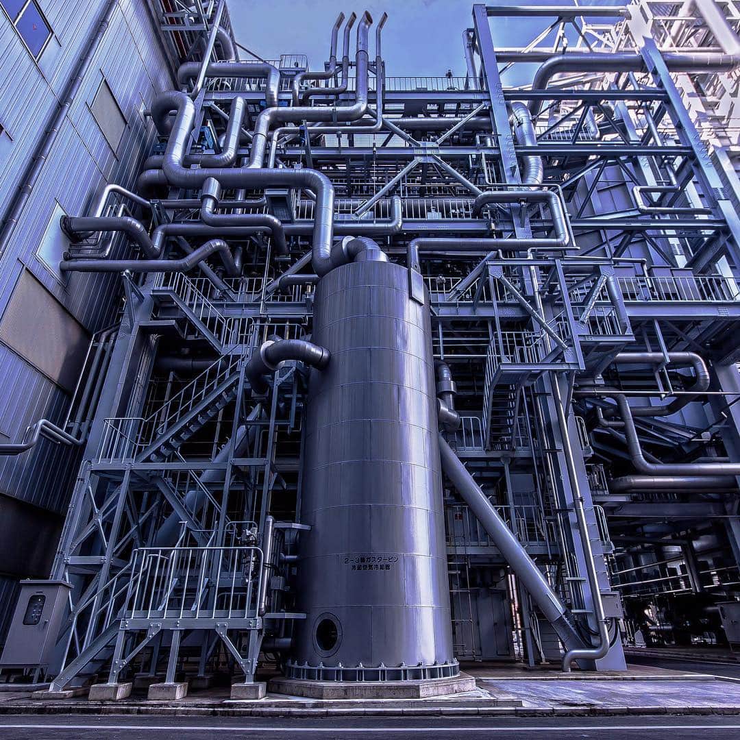 東京電力ホールディングス株式会社さんのインスタグラム写真 東京電力ホールディングス株式会社instagram 川崎火力発電所 ガスタービン冷却空気冷却器 鉄 配管 パイプ メタリック 工場見学 機械 鉄骨 工場 エネルギー 青色 ブルー 工場萌え 東京電力
