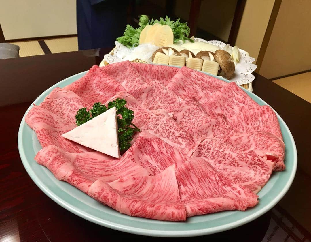 畠山愛理さんのインスタグラム写真 - (畠山愛理Instagram)「理恵さんとすき焼き食べてきました☺️💗やっぱりお肉は美味しい。🤤🤤🤤」9月20日 22時53分 - airihatakeyama
