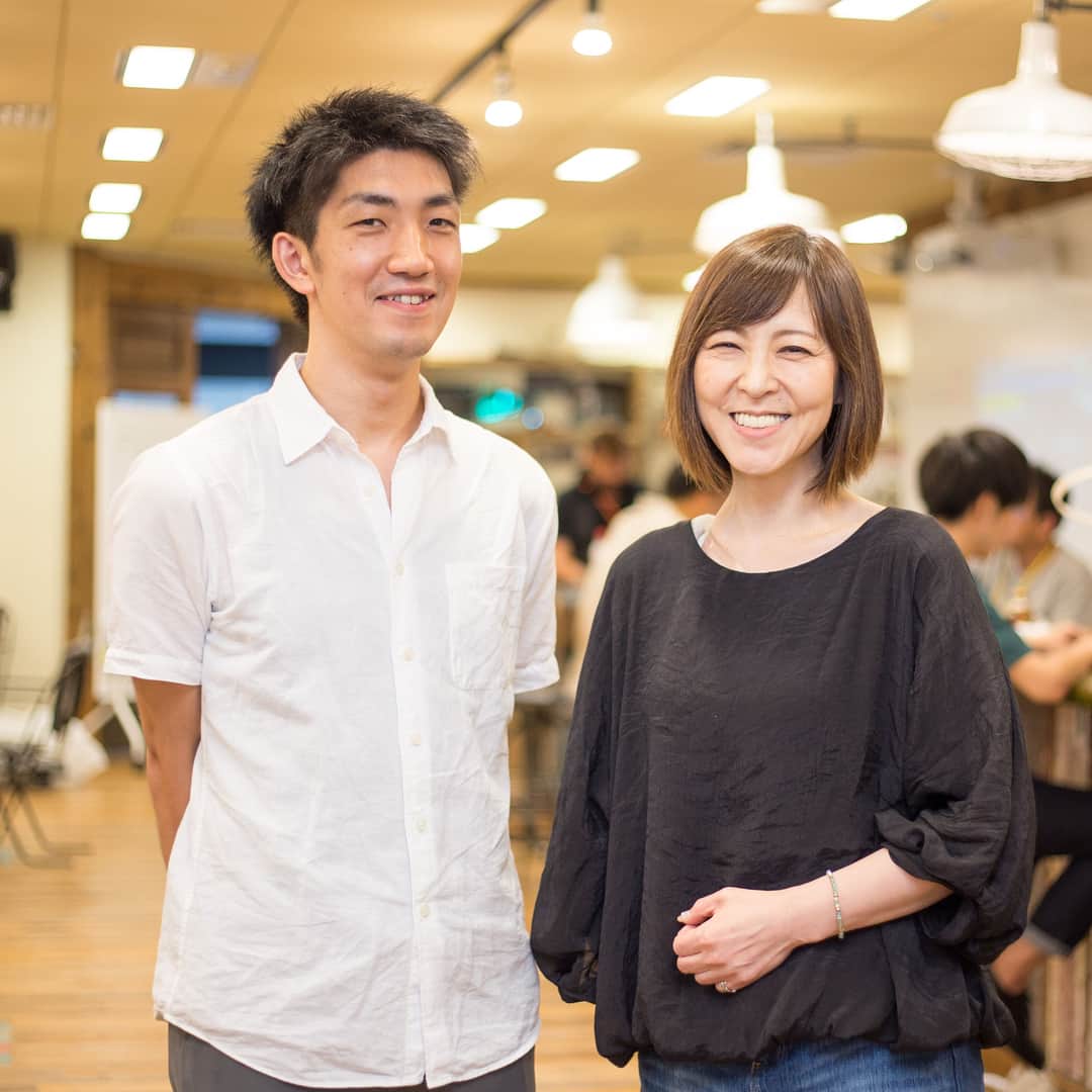 soarさんのインスタグラム写真 - (soarInstagram)「40代で骨肉腫であることが判明。生きるために、右腕を肩甲骨から大きく離断するという決断をしました。 「腕を失くしてから今年で6年目。以前できたことができなくなってしまうと、最初は、焦ってしまうことも多いと思います。でも、焦らなくていいのかなって思うんです。工夫して試行錯誤を繰り返していくことが、自信に繋がっていくこともあると思うから。」 上肢障害者のコミュニティ「NPO法人Mission ARM Japan」代表、倉澤奈津子さんのインタビューはこちらから👉 http://soar-world.com/2017/09/19/natsuko-kurasawa/ ・ ・ 「soar（ソアー）」は、 人の持つ可能性が広がる瞬間を捉え、伝えていくメディアです。 http://soar-world.com/ ・ ・ #soar_world #障害 #障害者 #骨肉腫 #悪性腫瘍 #切断 #癌 #がん #腫瘍 #抗がん剤 #幻肢痛 #上肢障害 #MissionARMJapan #下肢障害 #義手 #義足 #筋電義手 #ネイル #文化服装学院 #療育 #福祉 #義肢装具士 #身体障害 #上肢装具 #下肢装具  #車椅子 #特別支援学校 #肢体不自由 #パラリンピック」9月20日 18時32分 - soar_world