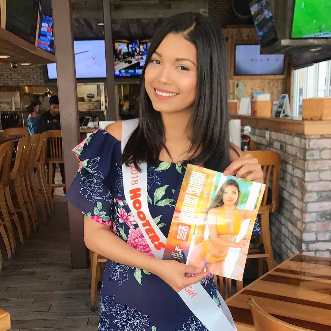 Hootersさんのインスタグラム写真 - (HootersInstagram)「Don't forget to snag your copy of the 2018 Hooters Calendar on October 1! #2018HC」9月21日 7時19分 - hooters