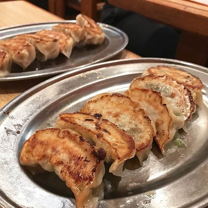 Top Tokyo Restaurants_のインスタグラム：「#toptokyorestaurants gyoza ||📷: @restaurant_hunter ||📍Gyoza ya gaudi」