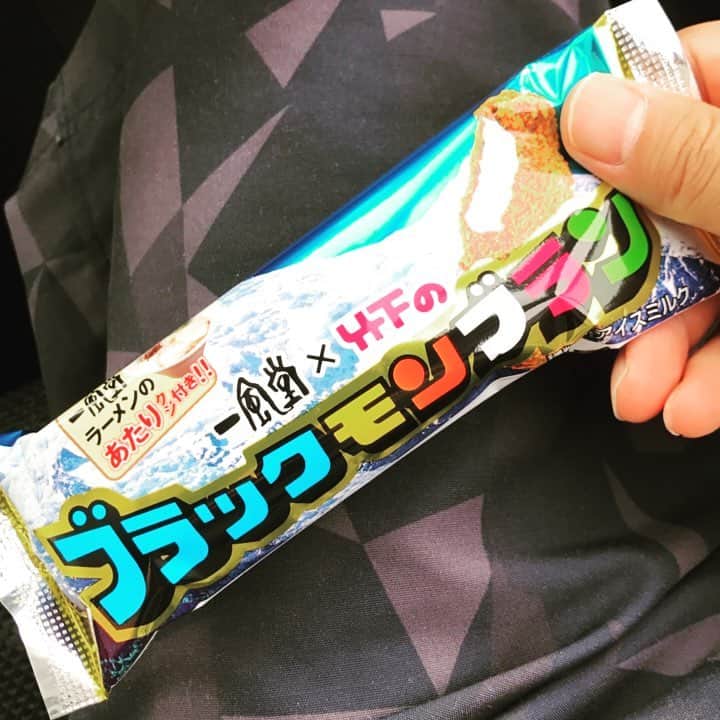竹野明倫のインスタグラム：「久ーしぶりに豚骨ラーメン食いたくなったけん、西宮の一風堂行ったら、「これあります！」って書いてあって、「マジか！」って飛び付いて、120円で買ったけど、なんかスモールサイズやったし。。しかもハズレたし😑😑😑 まぁでも美味かった！チャンチャン🤗🤗」