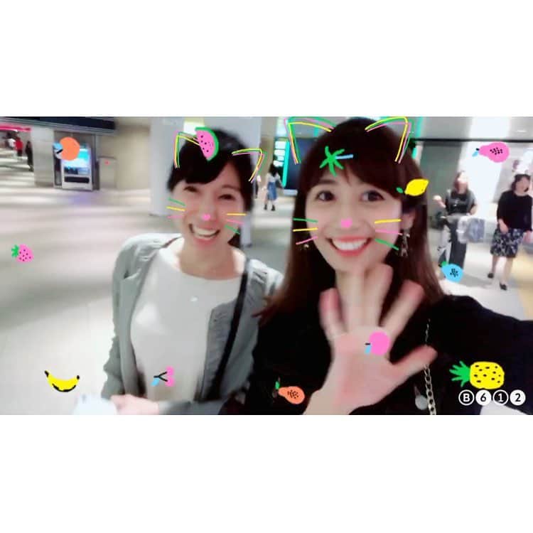 鈴原あいみのインスタグラム：「羽田🙌🇯🇵 I could meet Kaori2 from Chile 🇨🇱It has been 1year over since we met in Cebu school 😳🇵🇭💕 #love #friend  #chile #cebu #japan #seeusoon」