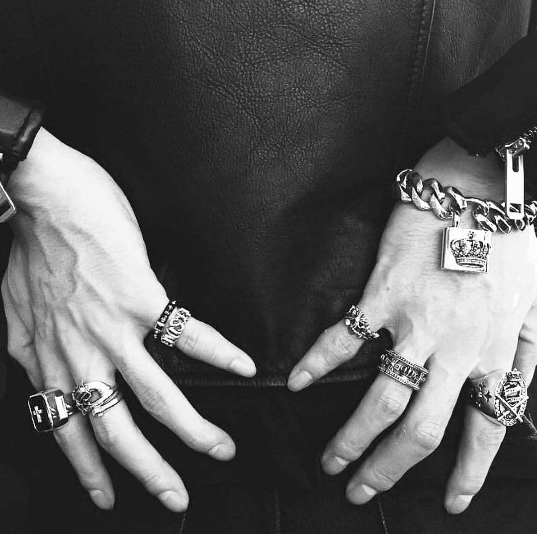 ジャスティンデイビスさんのインスタグラム写真 - (ジャスティンデイビスInstagram)「photo by @justindavis_sapporo . "EMINEM"Ring "VELVET REVOLVER"Ring "ROTTEN"Ring "LOKI"Ring "FIELD OF ELYSIUM"Ring "M.W.BAND"Ring "KING'S COURAGE"Ring "EVIL ACT"Bracelet .  #justindavis #jewelry #silver #silverjewelry #diamond #onyx #whitetopaz #gift #sapporo」9月21日 10時10分 - justindavis_jewels