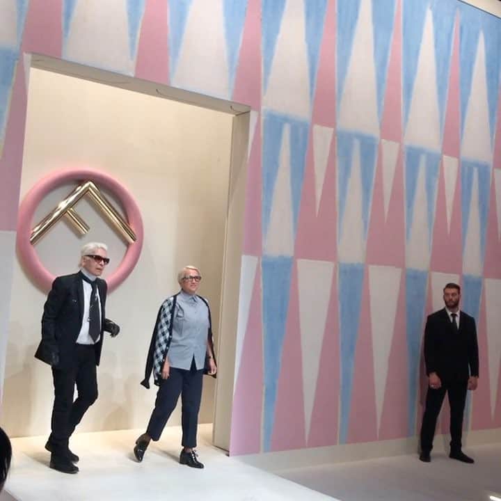 のインスタグラム：「@fendi 💞💞」