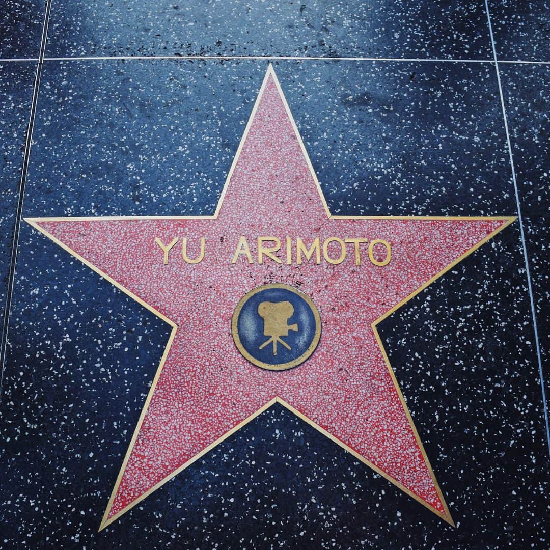 有本祐のインスタグラム：「Hollywood Walk Of Fame ハリウッド歩いてたらハリウッドスターの星型のプレートたくさんあった。 Michael Jackson / Yu Arimoto / Tom Hanks は見つけれた😎 ㅤㅤㅤㅤㅤㅤㅤㅤㅤㅤㅤㅤㅤ #hollywoodwalkoffame #hollywood #losangeles  #michaeljackson #yuarimoto  #tomhanks #likes #l4l #lfl  #follo4follow #followme  #いいね #マイケルジャクソン  #ユウアリニシ #トムハンクス #ハリウッドスター #ハリウッド」