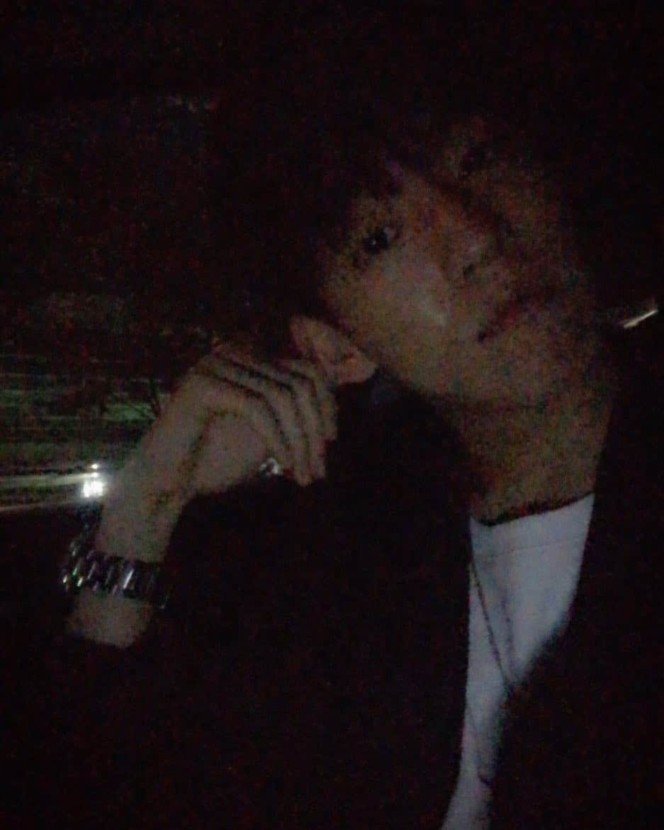 イ・ヒョヌのインスタグラム：「밤 하늘을 자세히 들여다보면 안보이던 별들이 하나 둘 나타난다, 나를 깊게 들여다보면 더 깊은 내가 나오겠지.」