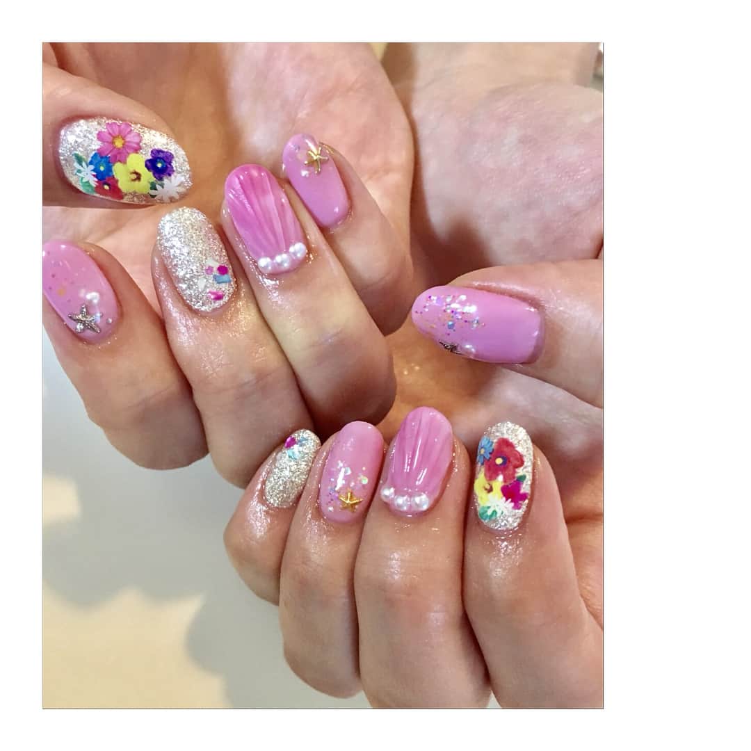 足立梨花さんのインスタグラム写真 足立梨花instagram ハワイ仕様のネイル そして2枚目が今のネイル ネイル Nail まさよさんネイル ジェル ジェルネイル ハワイ Hawaii 人魚の鱗ネイル 9月22日 14時53分 Adacchee