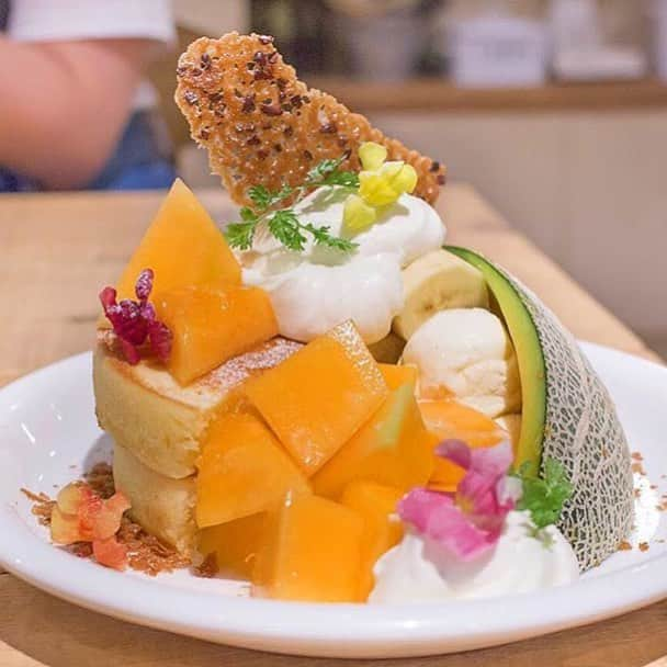 Top Tokyo Restaurants_さんのインスタグラム写真 - (Top Tokyo Restaurants_Instagram)「#toptokyorestaurants pancakes and melon!! ||📷: @nansheepotpie ||📍Accuiel @accueil_ebisu_official」9月22日 16時41分 - top_tokyo_restaurants_