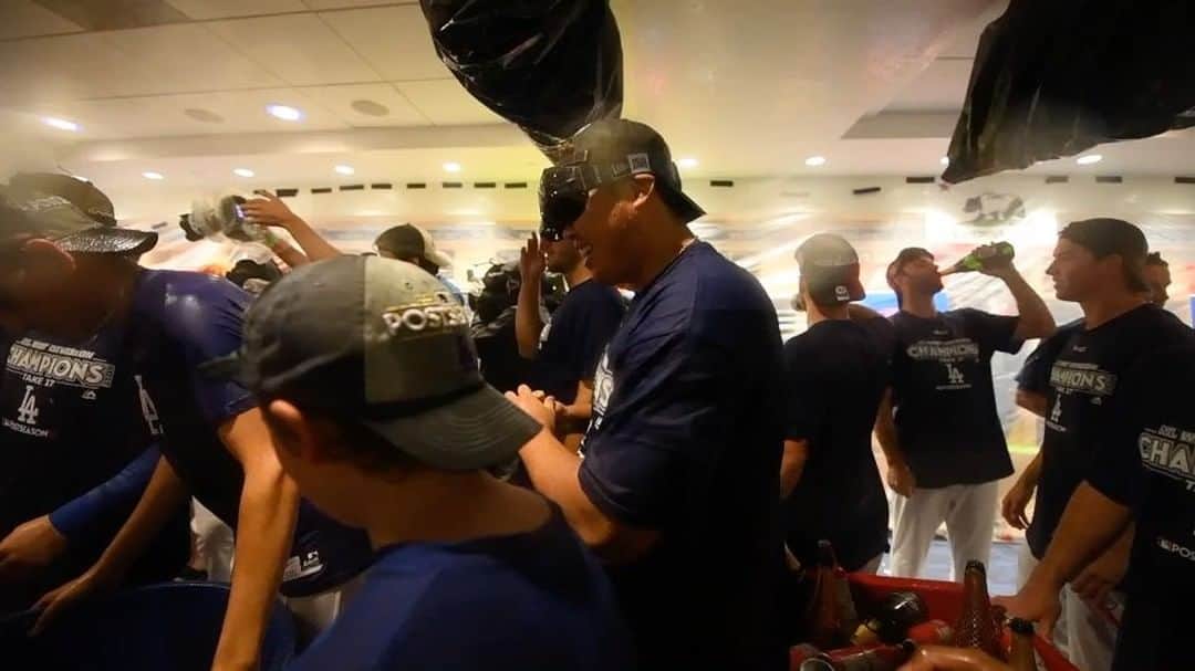 柳賢振のインスタグラム：「#dodgers #teamryu #champion」