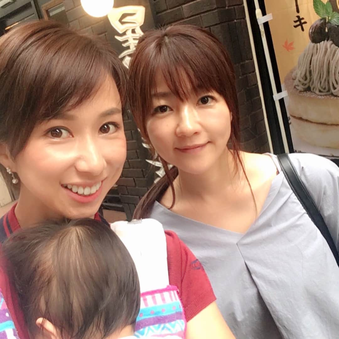 のインスタグラム：「#まあこちゃん じじょちゃんと3人でランチ☺︎ 気づけば二児のママ 電動ママチャリで登場 その姿が可愛いかった 笑 ママになっても変わらず美しい 環境は変わっても話してる内容はあまり変わってないかも…☺︎ 久しぶりに会えて嬉しくて 気づけば5時間近く話してた😂 #大好きな友達#吉川まあこ#これからもよろしくね ・ 次女ちゃんがにこにこ笑顔で癒されたー♡ で、私の顔がパンパンアンパンマン😮#まんまる44歳#そろそろまずい」