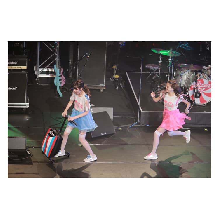 のインスタグラム：「#ぷちぱすぽ 主催イベントの見守り人を終えたあとは、池袋にて「 #すてんだっぷガールズ ！〜第1話 ダメダメ怪獣にご用心〜」リリースイベント🚀 【詳細】 ◆9/23（土・祝）19:00〜ニコニコ本社B2Fイベントスペース #PASSPO #ぱすぽ #お客さまを忘れられない旅にお連れする #rock #idol #PASSPOに新しいおもちゃ投入 #遊びすぎると #もりしに蹴られる #みおみおに注意される #キャプテンはマイペース #パッセンジャーさまご提供写真」