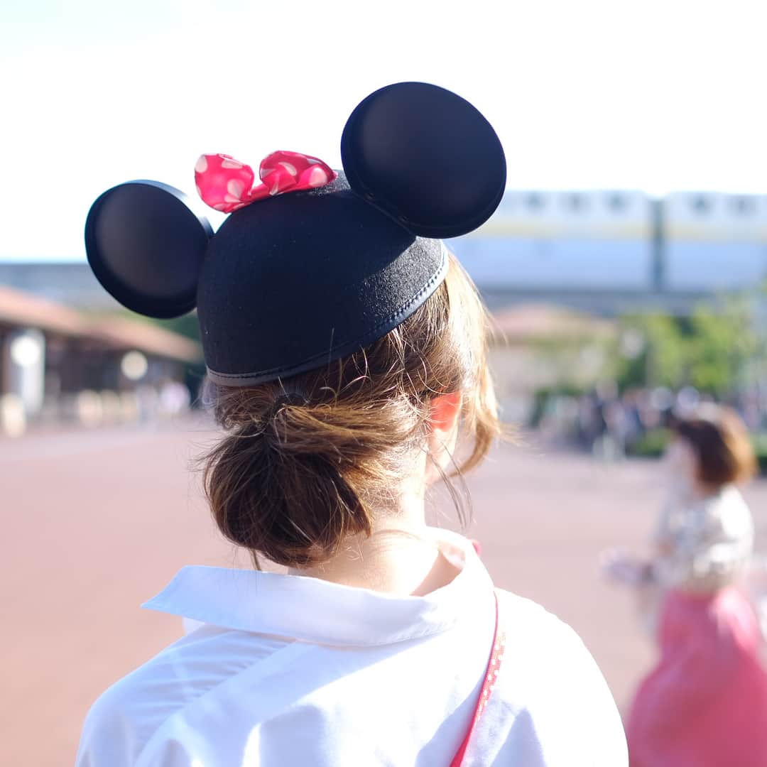 Keikooooooさんのインスタグラム写真 - (KeikooooooInstagram)「🐭🐭🐭♡ʾʾ . この日の可愛い人シリーズ◡̈♥︎ . こんなに被り物が似合う人って👏 キュート過ぎる🙌🎈❤️ model @sayu_213 . 私、びっくりするほど似合わない😂 「ちゅーちゅー」🐭💬 . #うつむき美人  @tokyodisneyresort_official #東京ディズニーランド」9月23日 22時58分 - keity1011