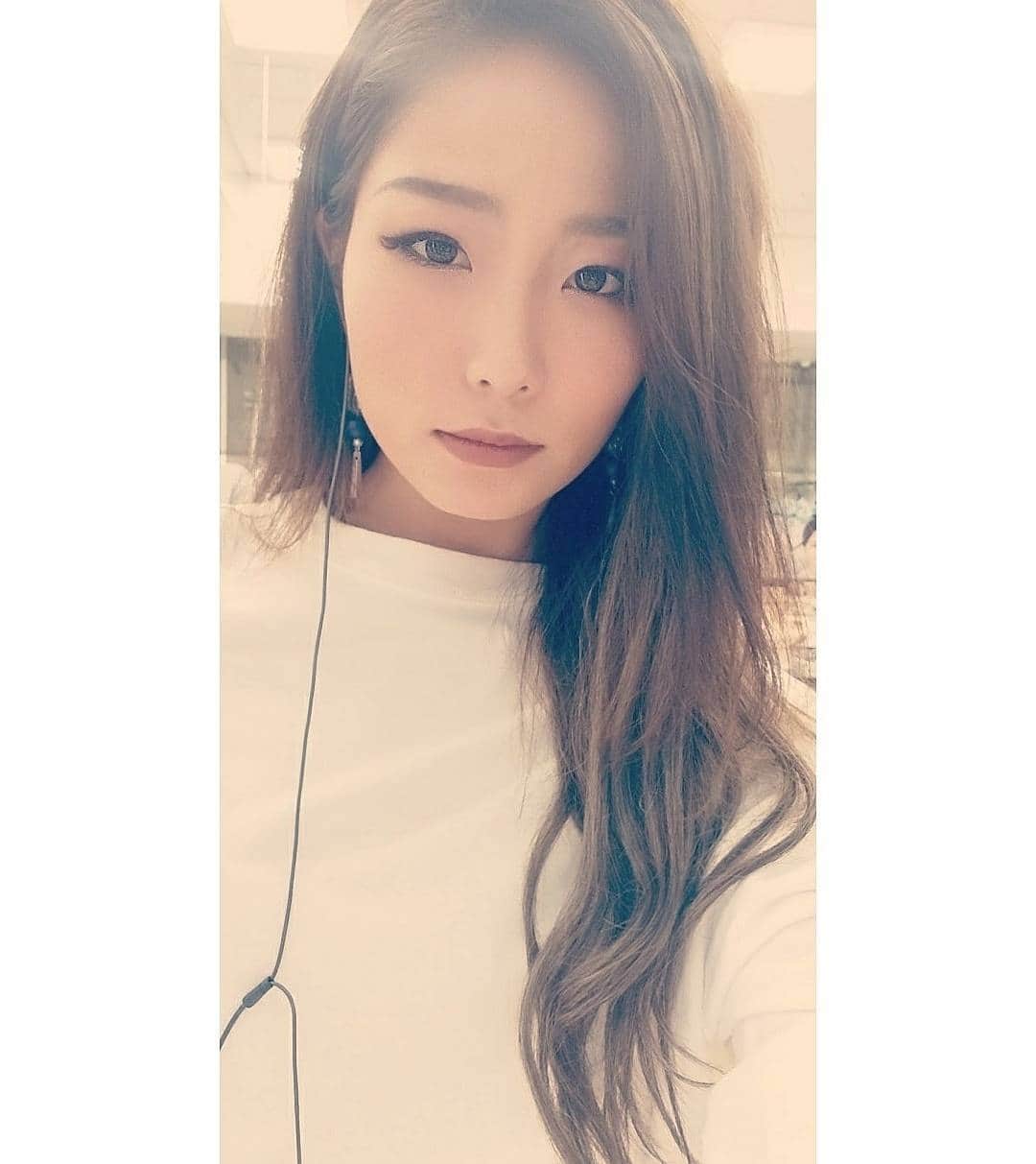 永吉令奈のインスタグラム：「#maccosmetics の#lipstick #トーストアンドバター #eyelash 36  とてもお気に入り⭐️ メイクするの楽しくなる😆  #makeup #instamakeup #cosmetic #cosmetics #TFLers #fashion #eyeshadow #lipstick #gloss #mascara #palettes #eyeliner #lip #lips #foundation #powder #eyes #eyebrows #lashes #lash #glue #beauty #beautiful」