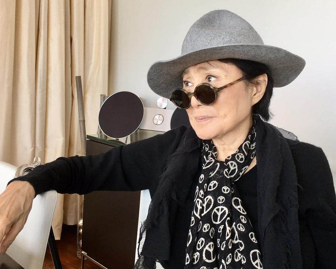 オノ・ヨーコさんのインスタグラム写真 - (オノ・ヨーコInstagram)「I’m still dreaming. Dreaming is a more powerful way to think」10月9日 0時07分 - yokoono