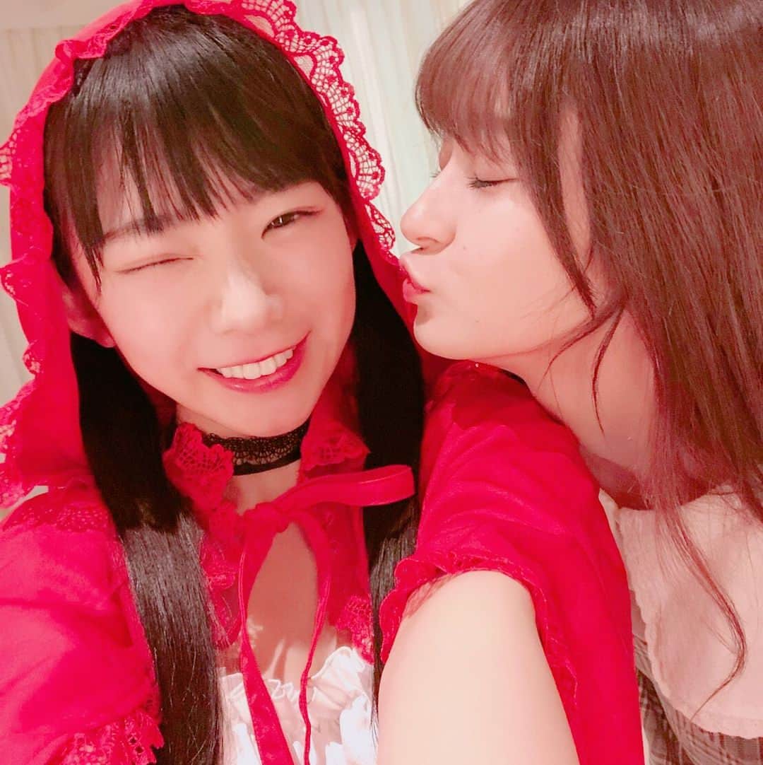 長澤茉里奈さんのインスタグラム写真 - (長澤茉里奈Instagram)「そして大好きなみーしゃんが、ゲストで遊びに来てくれたよーー プレゼントまでありがとう😭😭❤️❤️ まりのこと知ってるくせにまりちゅうクイズ間違いばっかりーー！ ぷんぷん！！！ 来てくれて本当に嬉しかった！！！！！！ ありがとう❤️❤️❤️❤️❤️❤️ ス」10月9日 0時22分 - marinanagasawa1008