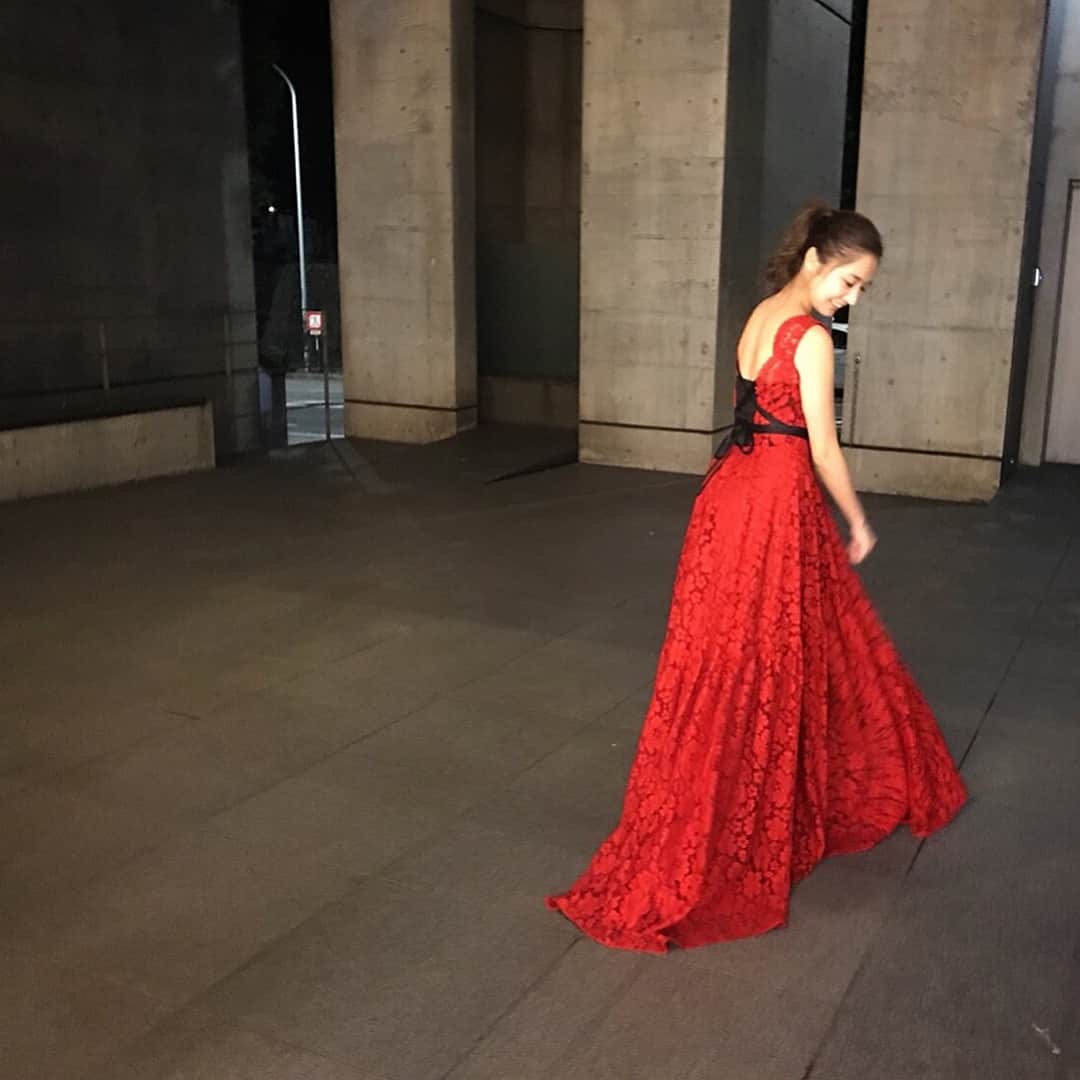 大石絵理さんのインスタグラム写真 - (大石絵理Instagram)「徹の部屋3hSP見てくださった方、ありがとうございました😙 今まで政治ってなんだか堅苦しくて難しいし、大人がなんとかしてくれるだろうしいっか、と思ってましたが自分も日本を作れるうちの1人なんだと思ったら、すごくたのしくなりました！！💞見てくれていた皆さんも同じ意見だったら嬉しいです😆 p.s.安倍総理も、ジャーナリストの有本さんも末延さんも、優しい方でした✨ おやすみなさい🌙 #徹の部屋  Thank you for your watching ” Toru's room 3h sp” tonight! Honestly, I thought politics was definitely boring but today again realized I was one of the ppl who could change this country. I'm so happy if some of u agree ✊💞 P.S. The Prime Minister of Japan, Mr. Abe, Journalists Mrs. Arimoto n Mr. Suenobu were so much wonderful! 😜 Good night ⭐︎⭐︎⭐︎⭐︎」10月9日 2時20分 - erioishitokyo