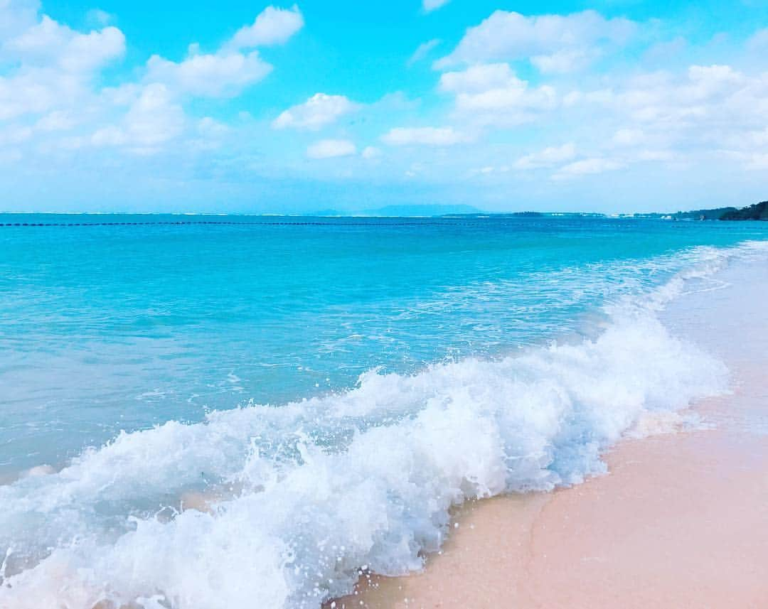 山岡実乃里のインスタグラム：「夏終わっちゃった😭 もう一回くらい海行きたかった🏝💦 #沖縄 #沖縄pic #海 #sea #夏の思い出 #旅の思い出 #instatravel #instatrip #instahappy #instagood #instagramer  #followme」