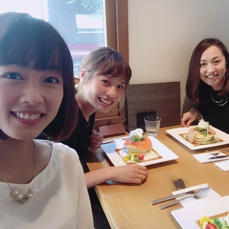 高橋春花さんのインスタグラム写真 - (高橋春花Instagram)「お休みランチ(^^) 仲良し同級生と、陸上界のすごい人(°_°)✨ #北風沙織 さん #ご飯パンケーキ #高橋春花#HTB」9月24日 14時03分 - htb_takahashiharuka