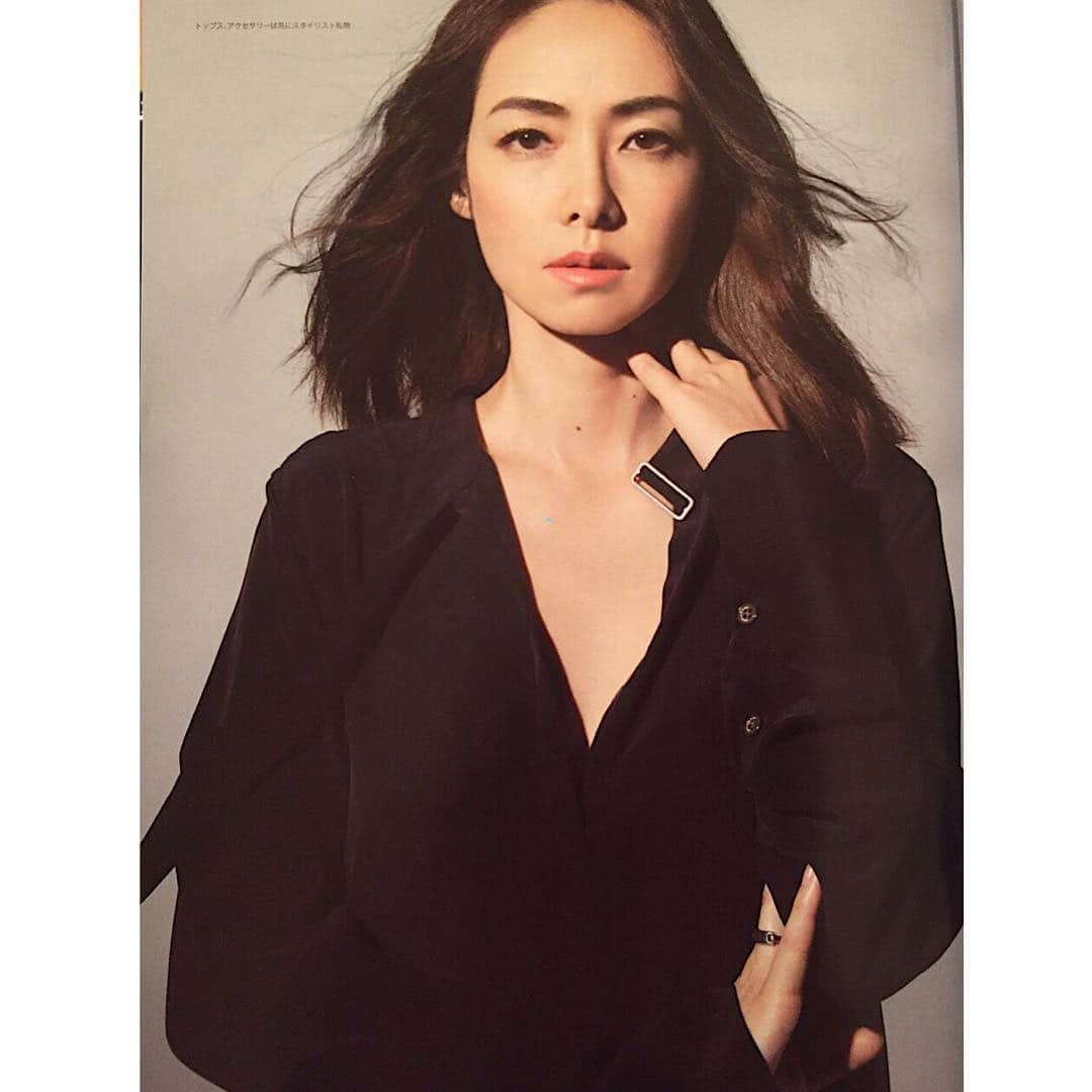 霧島れいかのインスタグラム：「beauty magazine &ROSY  11月号  Yves Saint Laurent make up #ysl#beauté #makeup#skincare #photography #beauty#magazine#アンドロージー」