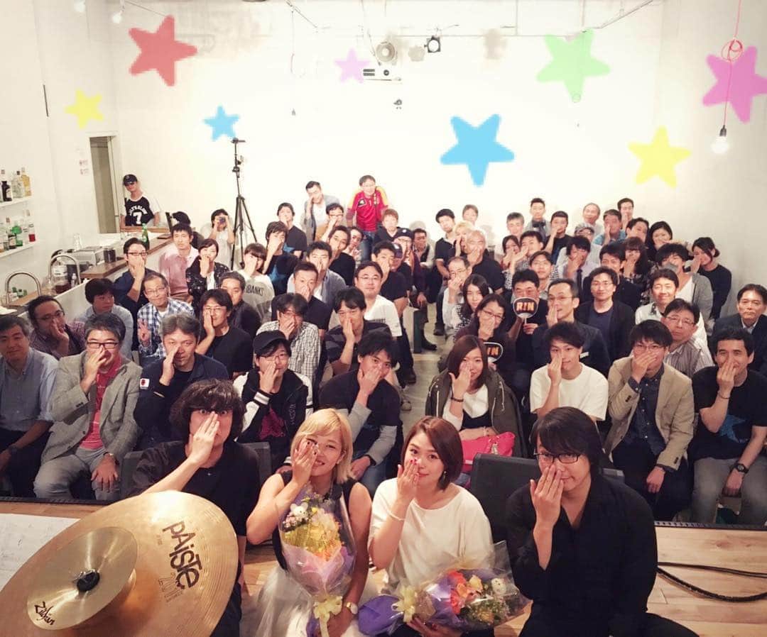 R!Nのインスタグラム：「MICO×R!N 2manライブ 満員御礼にて終演いたしました。 . お越しいただいた皆様、本当にありがとうございました！ものすごく楽しい夜でした。即興ソングでまさかのお題も飛び、笑いの渦に包まれた楽しいコーナーになりました！ . 色々と考えさせられることもあり、今後の課題も見つかりました。 . 皆さんと過ごす大事な「ライブ」という時間が、もっとよりよい時間になるように、頑張ります。 . 次はハグロック！🙋 . . #live #thanks #ライブ #ツーマン #原宿ストロボカフェ #原宿 #harajuku #MICO #RIN #ありがとう #満員御礼 #課題 #ハグロック #singer #singersongwriter #vocalist #Gemie #japan #japanese #l4l #instapic #instadaily #anime #blonde #photography #げみえポーズ」