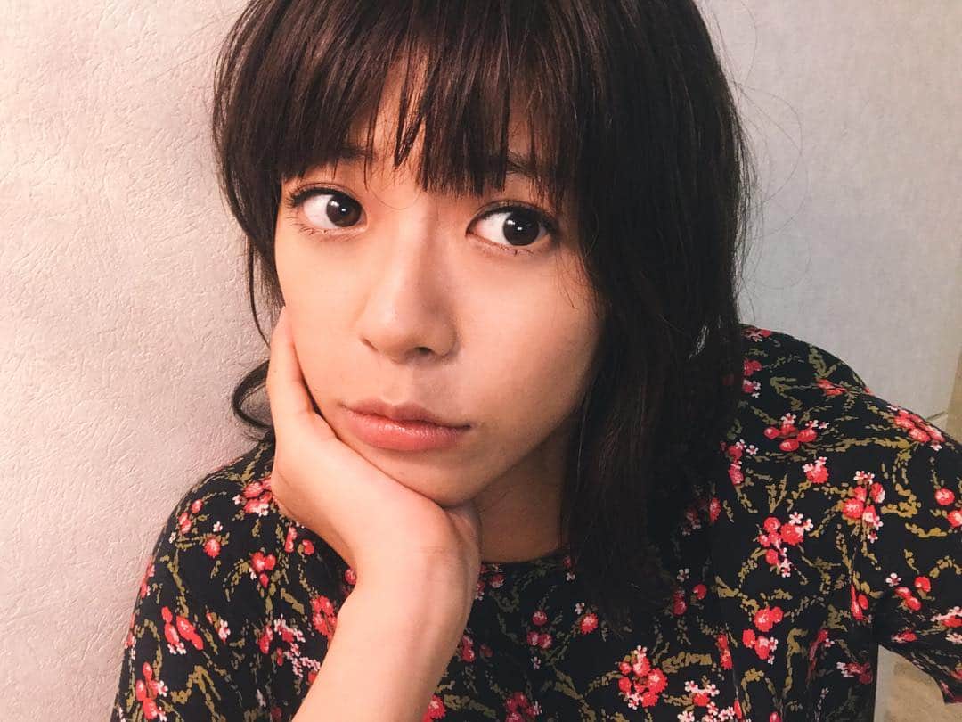 わちみなみのインスタグラム：「撮影でした🐶 . ごはんおいしかったなo(^-^)o❗️シークワーサーがあんなに小さいものとは知らなくてびっくりしました。。疲れていたのか？パクパク食べてしまいました笑 . みなさんおつかれさま🐨 . #シークワーサー」
