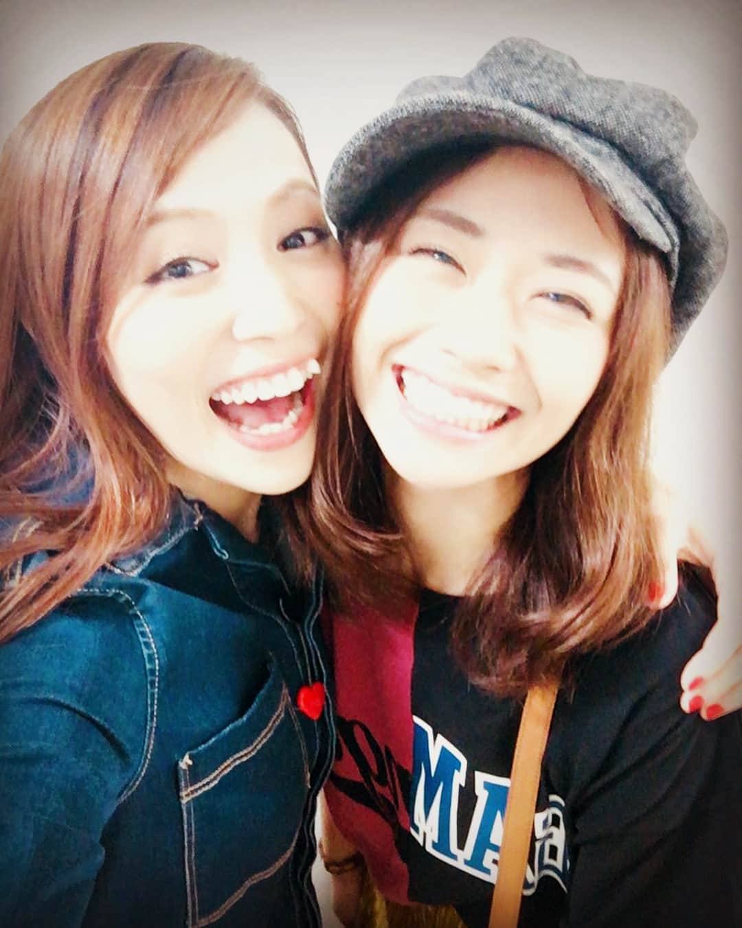田野アサミさんのインスタグラム写真 - (田野アサミInstagram)「おは枝さーん！ ひとみんこと安田瞳氏も来てくれた♡, 黄色のテッカテカのスカート履いてるからって、ひとみんが言ってたから、全身載せとくね。笑 #癒し #2人だと関西弁炸裂 #ありがとう #japan#day#thankyou#friends#happyfaces#live#boruto#naruto#pricure」9月24日 23時37分 - tano_asami