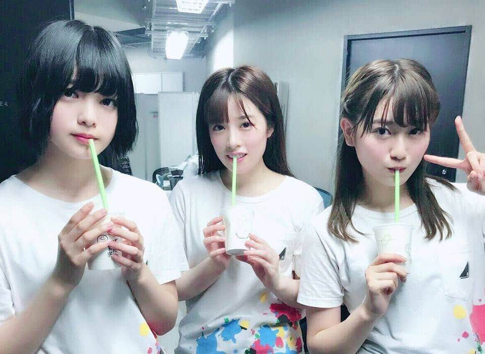 平手友梨奈のインスタグラム：「🍹👯#欅坂46 #平手友梨奈 #japan #keyakizaka46 #tokyo #japanese #photographer #photography #drink #milkshake」