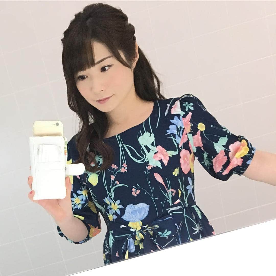 國本未華さんのインスタグラム写真 - (國本未華Instagram)「#花柄 #衣装  鮮やかなお洋服。気分もアガります。」9月25日 1時05分 - kunimoto_mika