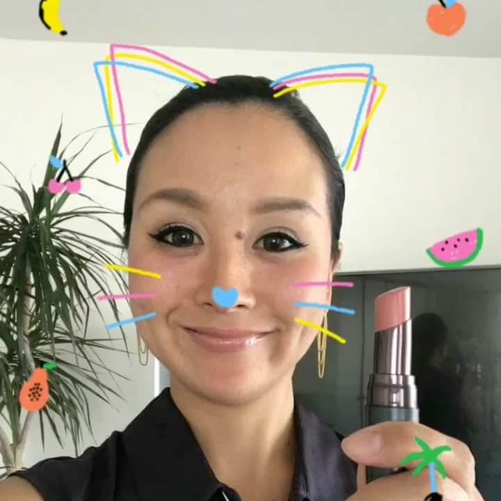 平山美香のインスタグラム：「@dazzshop_official の新作リップ💄✨夕暮れに染まる女性をイメージした赤み強めの官能的なオレンジベージュTWILIGHT SEXINESS 08 とテッパンのワンデイカラコン sparkring 01 でイマドキFACE 👀✨ リップの使用感良いので、他の色も試してみようと思ってます💋✨#DAZZSHOP #DAZZSHOP_makeup #メイク #カラコン #コスメ #アイメイク」