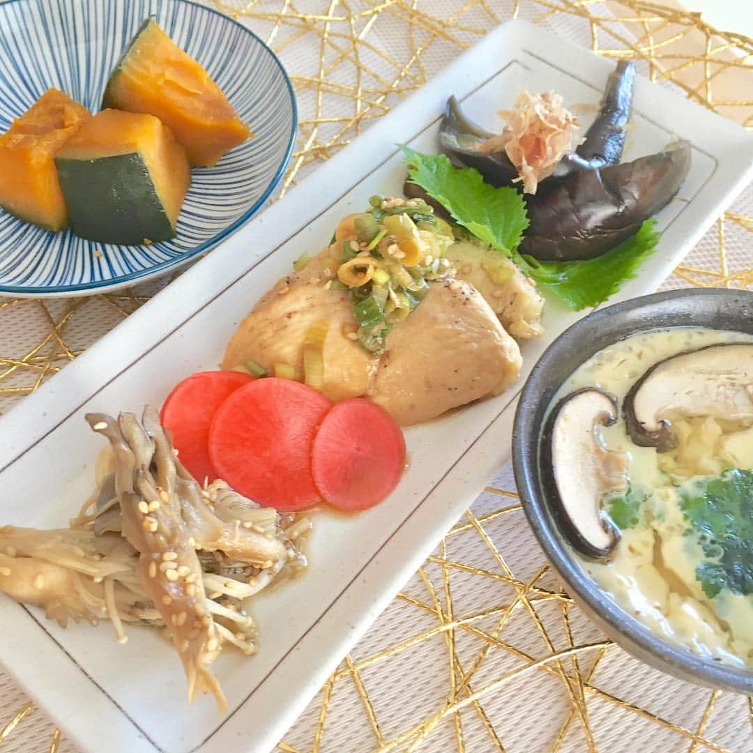 吉田沙織のインスタグラム：「This weekend cooking 🍴 Mushrooms, radishes, Lemon chicken, eggplant, pumpkin, salty egg pudding.  #japanesefood #foodporn #japonesefood #comidajaponesa」