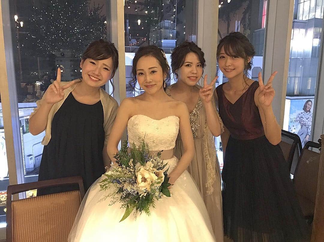 堤ゆきみのインスタグラム：「大学のお友達、瑞穂ちゃんの結婚式二次会へ💐 もうなんて美しいの…とっても素敵で幸せな気持ちになりました。 本当に本当におめでとう💓 あ〜〜〜可愛かったぁ！ みんなでディズニーランドに泊まったのが懐かしい。。」