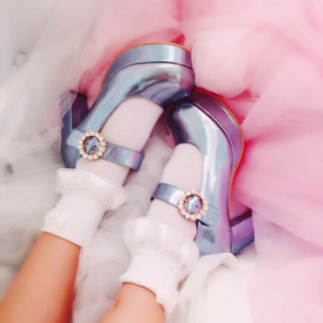 皆方由衣さんのインスタグラム写真 - (皆方由衣Instagram)「#お靴 #rosemarie  #メタリックブルー」9月25日 17時54分 - yuiminakata