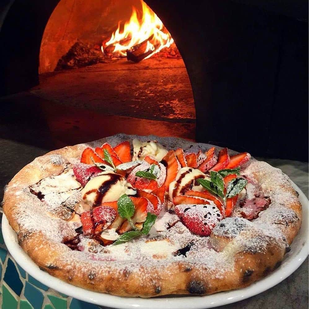 キッチンスターター さんのインスタグラム写真 - (キッチンスターター Instagram)「. 京都ナポリピッツァ隊 . 七条「Mercato」東郷智宏 . 焼きたて熱々です。 変わり種のピザはいかがですか？？ . 本場ナポリと同じく炭窯を積んだピッツァ専用のキッチンカーを購入したい。 . 皆様のご支援をお待ちしております。 . #クラウドレストラン #クラウドファンディング  #京都ナポリピッツァ隊 #京都  #烏丸御池 #solono #東山 #dayuki #七条 #Mercato #イタリア #イタリアン #ピザ  #ナポリ #本場 #炭窯 #キッチンカー #専用」9月25日 18時45分 - kitchenstarter