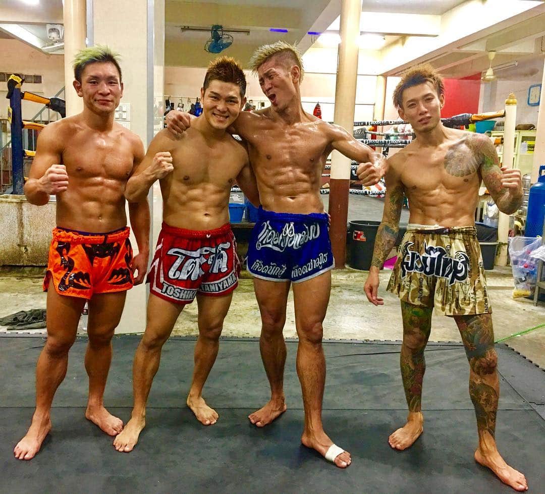 城戸康裕さんのインスタグラム写真 - (城戸康裕Instagram)「タイに来た(￣▽￣) ・ 俊樹と合流して、早速練習🥊(^O^) ・ みんなバキバキ過ぎ☆ ・ 1人彫り師いるけど笑 篤志くんや〜んは、来月Big bangでるよー🥊 ・ #thailand #🇹🇭 #Bangkok #muaythai #バンコク #fighter  #muscle」9月25日 21時54分 - yasuhiro.kido