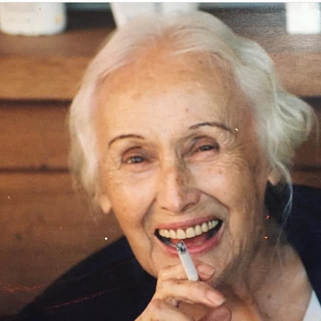 エマニュエル・ベアールのインスタグラム：「#mybeauty today is your birthday 🌹....... from here to the sky i send you my endless love 🌸」
