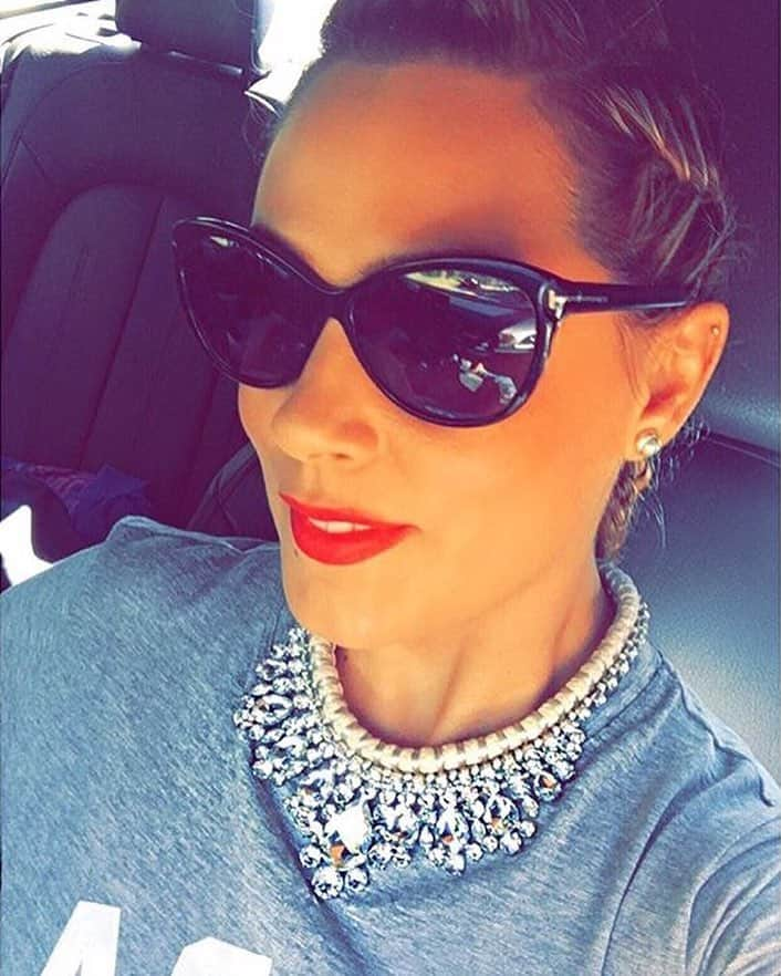 アディアキブラのインスタグラム：「#repost via @modarosastyle showing us how she sparkles on a Saturday with the perfect #adiakibur necklace! 💖」