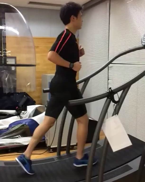宮市亮のインスタグラム：「Step by Step👣👣👣 受傷してからちょうど3カ月。少しずつ前に踏み出しています！#stepbystep」