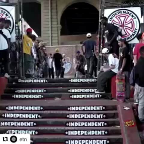 アンヘロ・カロ・ヌエバスのインスタグラム：「@etn Thanks for share my trick 👐💥 Kickflip transfer grind in the Best trick @legana_inc @dc_shoes_peru @dcshoes @redbullskate @redbull @spottampa @independenttrucks @sls @trickoftheyear @metroskateboarding #metrogrammed #redbull #tedaalas」