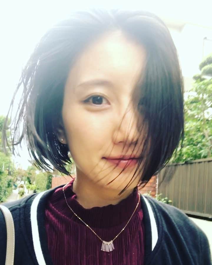 望月一花のインスタグラム：「#ひさしぶりの #イメチェン #嬉しくて #おひょ顔 #前髪作ろうとしたんだけど #もうちょっと伸ばしてからの方がと言われた #これはこれで楽しもう」