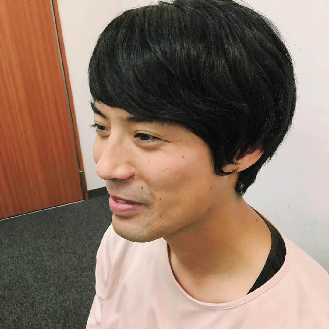 阿部真央のインスタグラム：「奥様に「レゴみたい」と言われたA&R淵上の髪の毛。もさもさ」