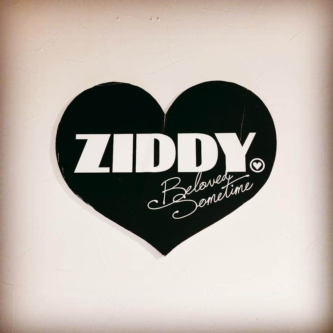 ニコ☆プチのインスタグラム：「今日はジディーの2018年春夏の展示会に行ってきたよーん💗 カッコいい中にもかわいさがあって、ジディーらしさがギュギュッとつまってたよ♫ ニコ☆プチでもたくさん紹介するから、楽しみにしててね😘  #ニコプチ #ジディー #展示会 #ziddy」