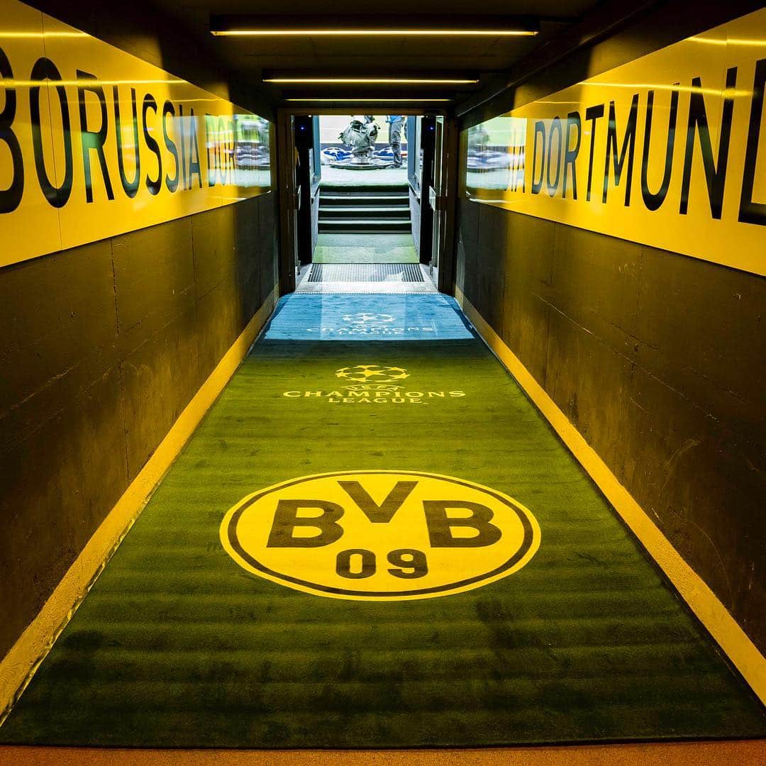 ボルシア・ドルトムントさんのインスタグラム写真 - (ボルシア・ドルトムントInstagram)「Enter Borussia Dortmund. #🏆 #bvbrma #championsleague #ucl  #bvb #dortmund #borussiadortmund #realmadrid #rma #madrid #realmadridcf #signalidunapark #spieltag #matchday #heimspiel #homegame  #💛 #⚽」9月27日 2時53分 - bvb09