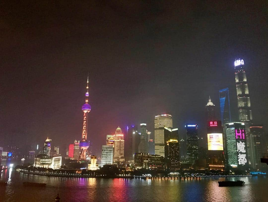 ライアン・テダーさんのインスタグラム写真 - (ライアン・テダーInstagram)「SHANGHAI!  U LOOK AMAZING 🇨🇳 #china #shanghai #CurrentView」9月26日 22時46分 - ryantedder